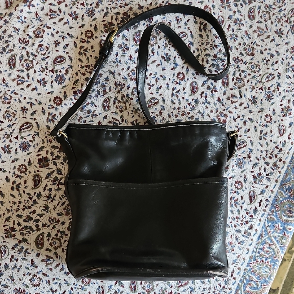 Vintage Coach Black Leather Shoulder Bag